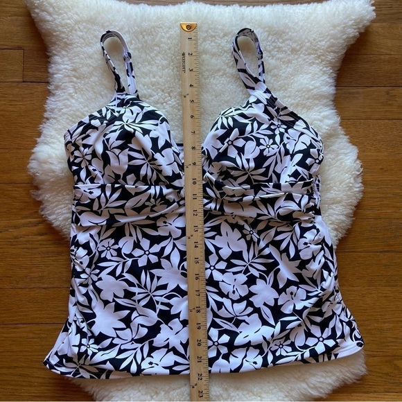 Lands’ End Chlorine Resistant V-Neck Wireless Tankini Top Black Havana Floral - Picture 4 of 10